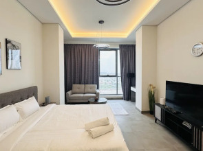 Luxury Spacious Apartment Near Downtown with Balcony and Free Parking by Belvilla