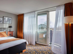 Carlton Square Hotel