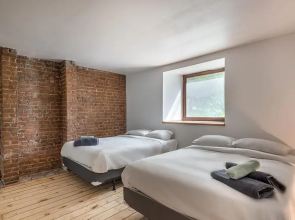 Beautiful Cozy 2-storey Apartment In the of Downtown MTL