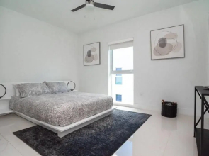 Ocean Front contemporary 3 Bedroom townhouse.