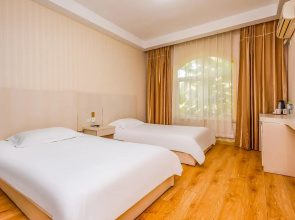 Elan Inn Qingdao Zhongshan Road Catholic Church