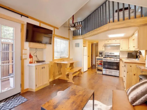 Near Lake Almanor & Golf: Cozy Cabin!