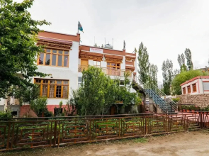 Choszin Guest House by OYO Rooms