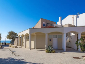 Amazing Apartment in Gajac With 2 Bedrooms and Wifi