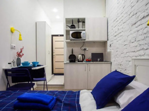 Guests Love on Rubinsteina