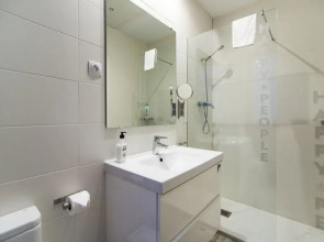 Happy People Sagrada Familia