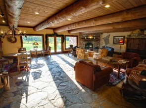 Daniels Summit Lodge