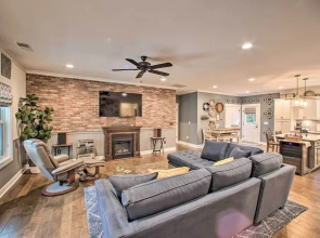 2 Mi to Downtown: Luxe Greenville Retreat!