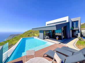 Villa Leonor Cliffside Retreat
