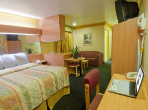 H3 Inn & Suites - LAX Airport - Los Angeles