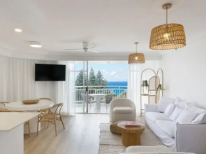 Ocean View Coastal Haven in Burleigh