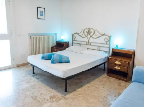 N235 - Numana, ampio appartamento con terrazzo vista mare