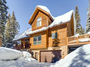 New Listing! Beautiful Mountain W/ Fireplaces 4 Bedroom Home
