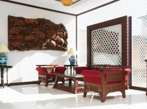 Manorom Chateau Hotel