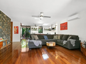 Tropical 3 Bedroom House, Pool plus 4th Bedroom Bungalow