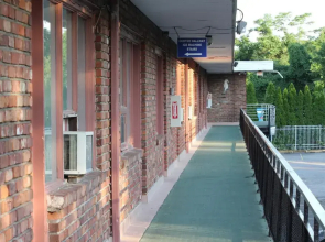 Tides Motor Inn at Stehli Beach