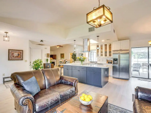 8 Mi Beach: Beautiful Oasis w/ Saltwater Pool