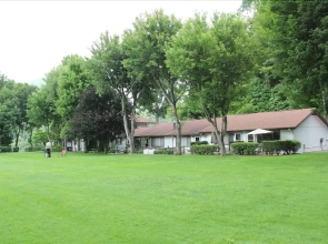 The Chalet Motel & Apts