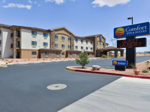 Comfort Inn & Suites Page at Lake Powell