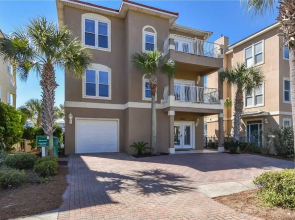 Bella Luna by Compass Resorts