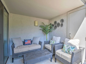 Sleek Phoenix Condo: Walk to Biltmore Fashion Park