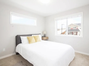 4bed 2bath Townhouse With Laundry Parking Wi-fi