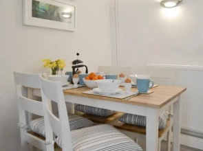Cinnamon Teal Cottage