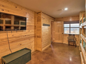 Piney Bluff Retreat With Mountain Views!