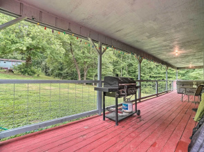 Hot Tub & Fire Pit: Pet-friendly Clayton Escape!