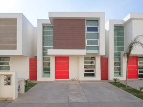 New House / VIP / 1 Block to the Beach