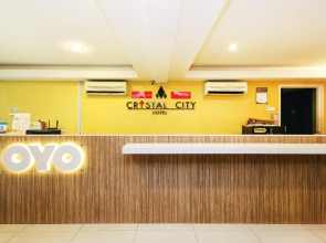 OYO 443 Crystal City Hotel