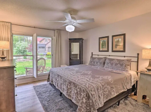Highlands Cottage w/ Sunroom ~ 1 Mile to Downtown!