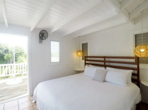 Peace & Plenty Island Cottages