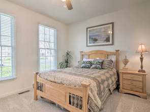 4 Mi to Bethany Beach: Sunny Escape w/ Porches!