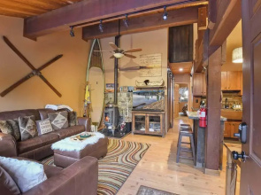North Lake Tahoe Alpine Retreat 5 Min to Skiing!