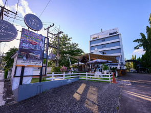 Nora Bukit Hotel By Zuzu