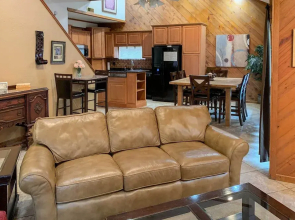 Private Deck & Dock: Home on Lake Hamilton!