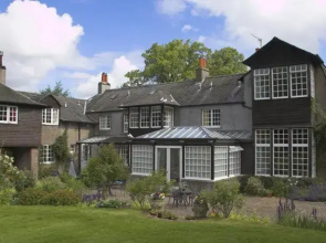 Skirling House
