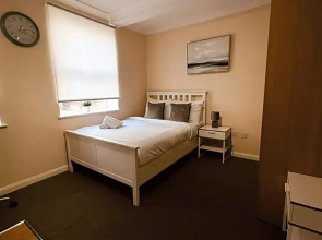Potteries Suite by Kasar Stays