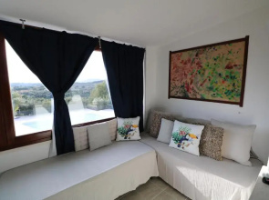 Carlo Apartments