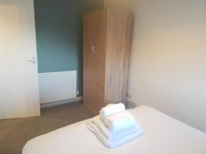 Topzy-Turvy - 1 Bedroom Apartment