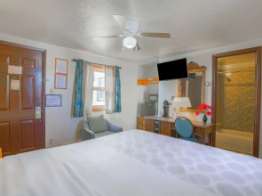 Love Hotels Silver Street by OYO at Hurley WI