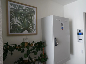 U201 Brunswick Living Top floor Balcony Close to APT and CBD Free Wifi Tram at Doorstep
