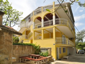 Spacious Modern Apt. With big Patio and sea View