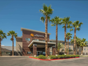 La Quinta Inn & Suites by Wyndham Las Vegas Nellis