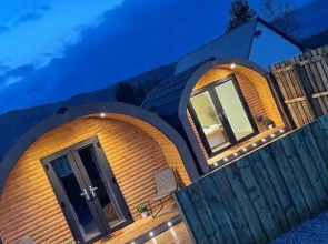 Apex Studio Pod & Jacuzzi Bath