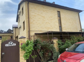 Zhemchuzhinka Guest House