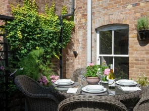 A Luxury Retreat in the Heart of Arundel