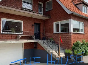 Selvbetjent lejlighed i centrum ved åen