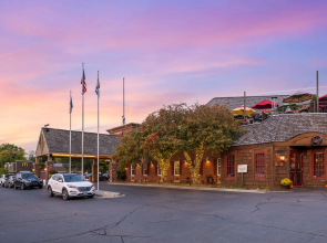 Best Western Plus White Bear Country Inn
